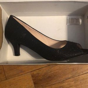 Glittery push toe kitten heel